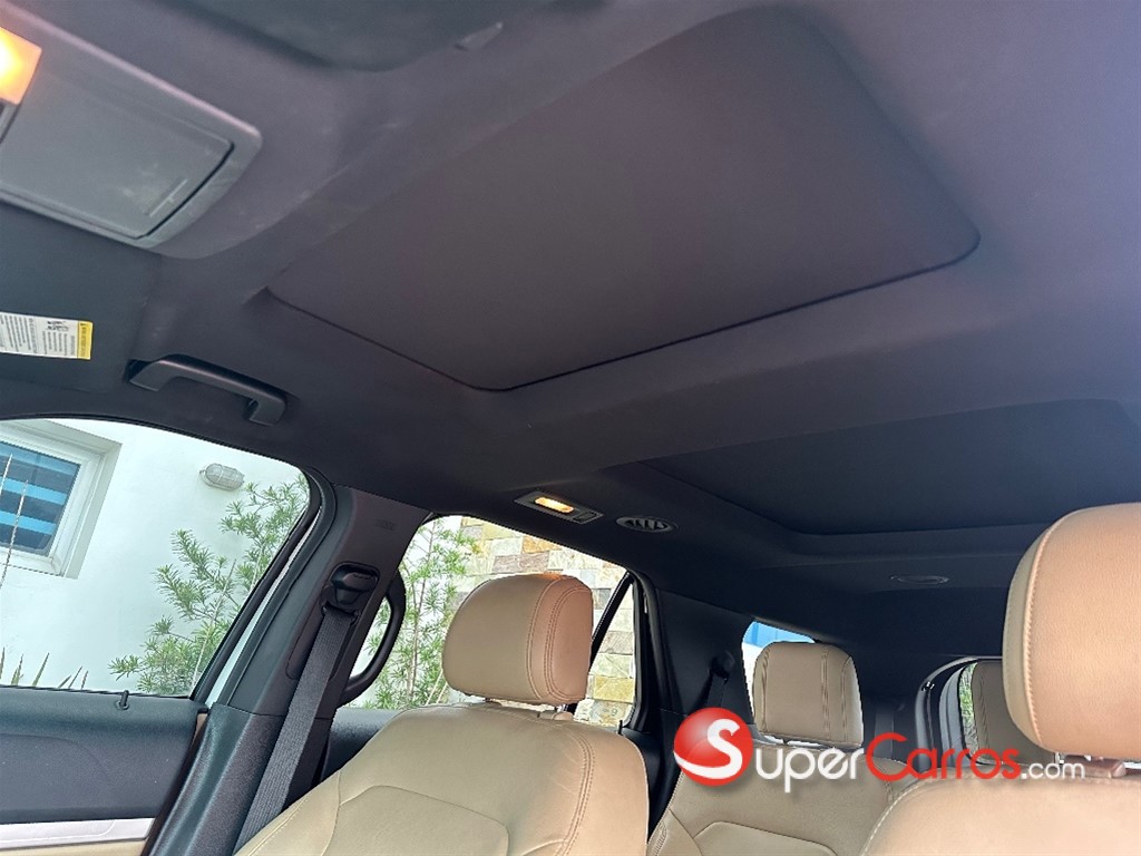 2016 Ford Explorer XLT 4WD — foto 9 / 12