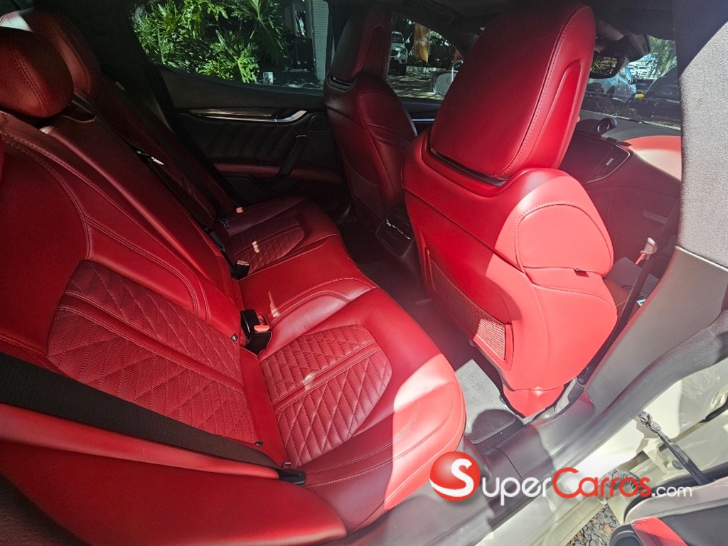 2019 Maserati Ghibli — foto 7 / 10