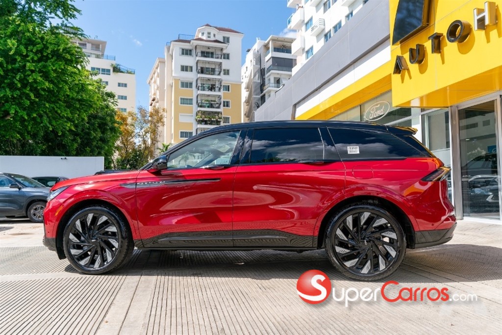 2025 Lincoln Nautilus — foto 8 / 12