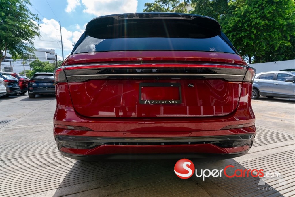 2025 Lincoln Nautilus — foto 11 / 12