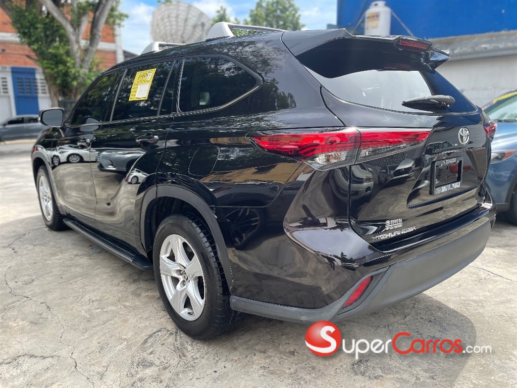 2020 Toyota Highlander LE — foto 5 / 10