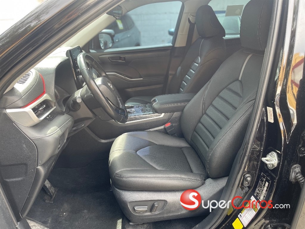 2020 Toyota Highlander LE — foto 6 / 10