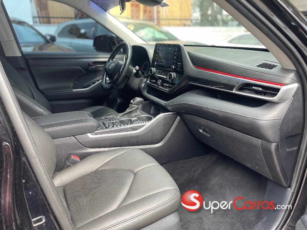 2020 Toyota Highlander LE — foto 7 / 10