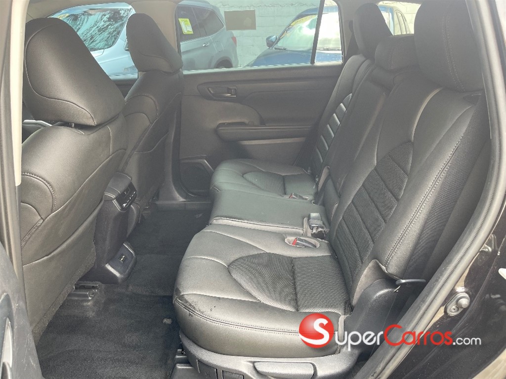 2020 Toyota Highlander LE — foto 9 / 10