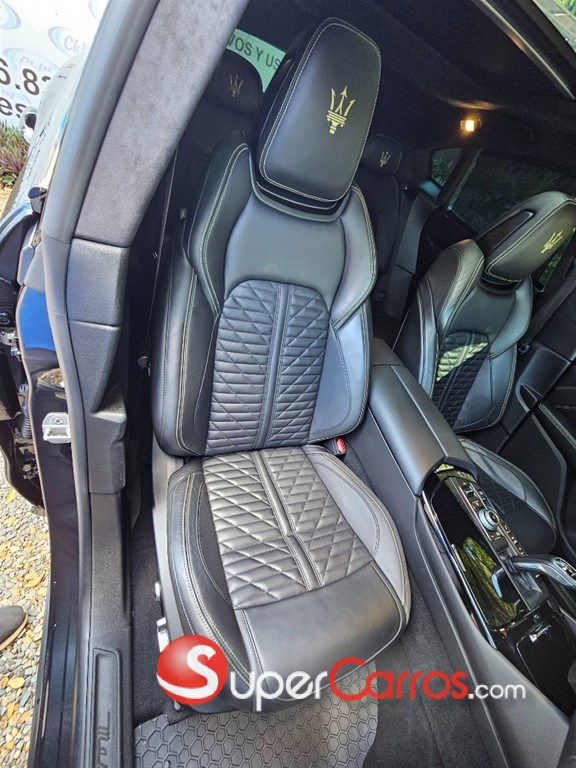 2022 Maserati Levante Hybrid — foto 11 / 12