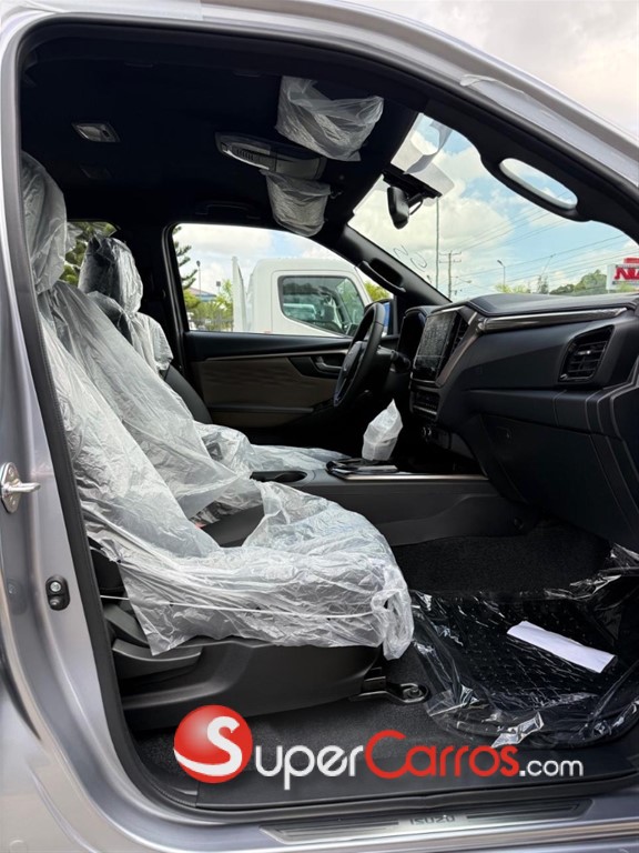 2027 Isuzu DMAX LSE — foto 9 / 12