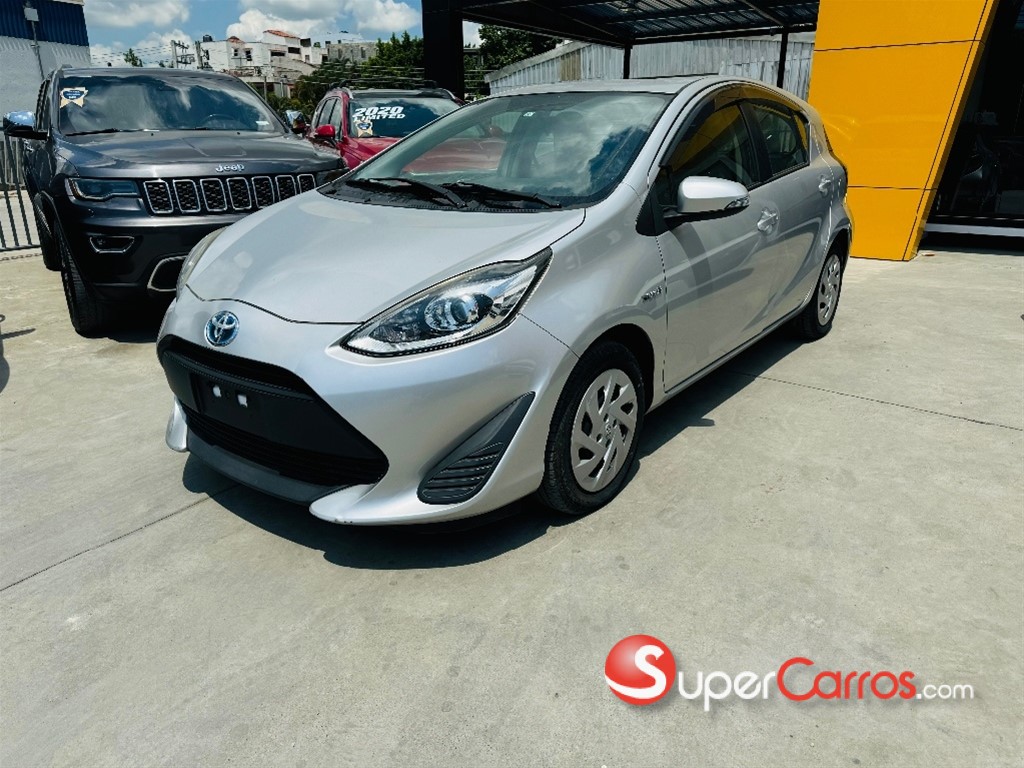 2018 Toyota Aqua — foto 3 / 12