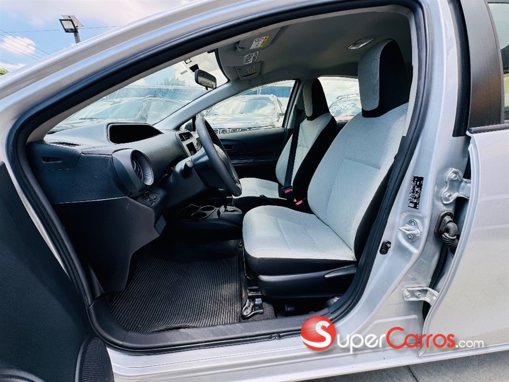 2018 Toyota Aqua — foto 7 / 12