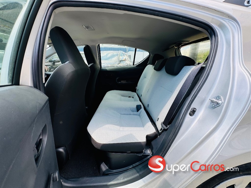 2018 Toyota Aqua — foto 8 / 12