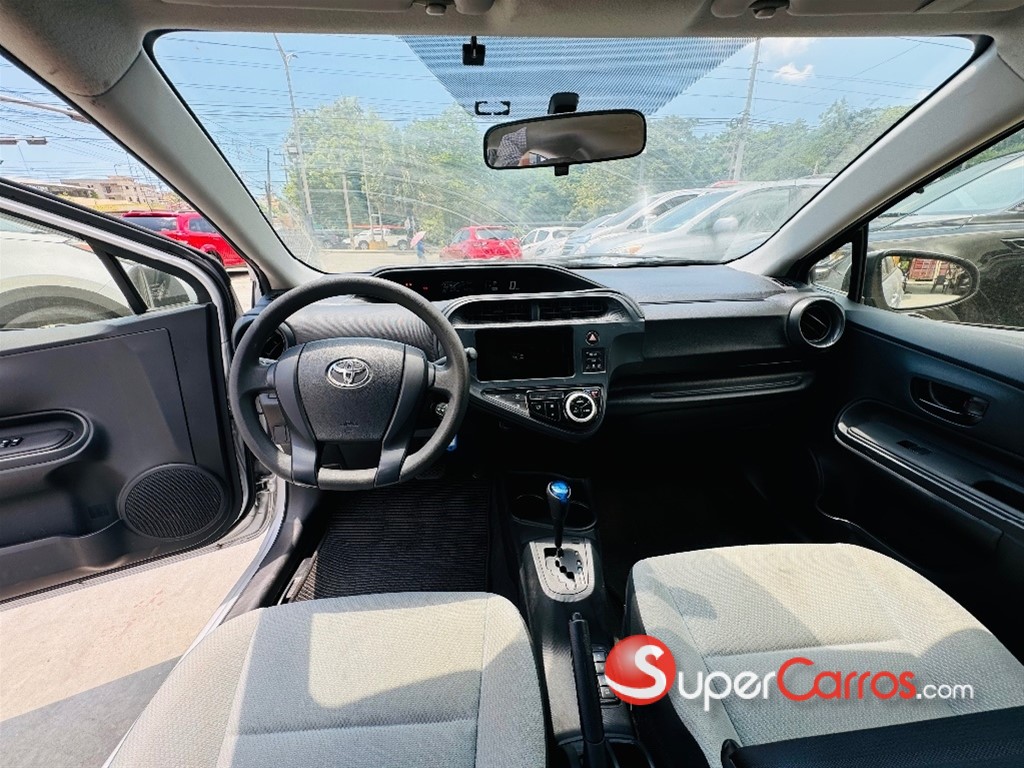 2018 Toyota Aqua — foto 9 / 12