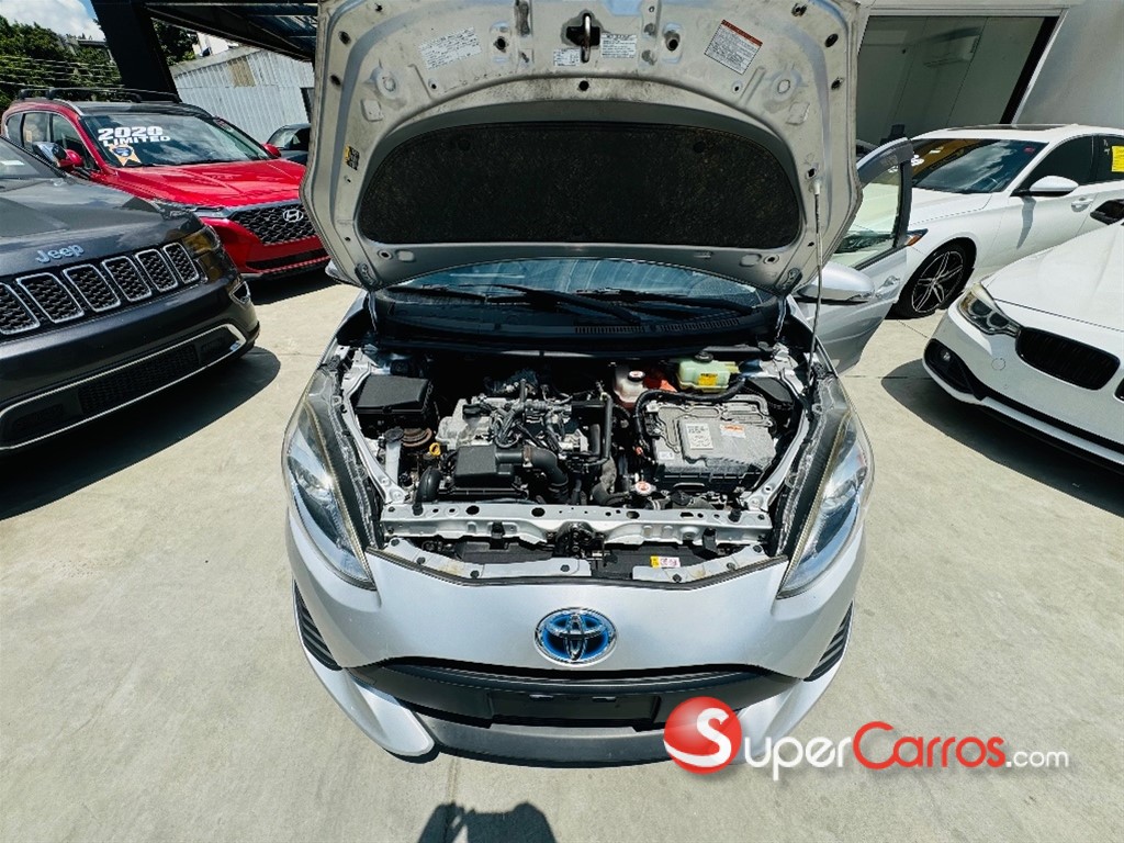 2018 Toyota Aqua — foto 12 / 12