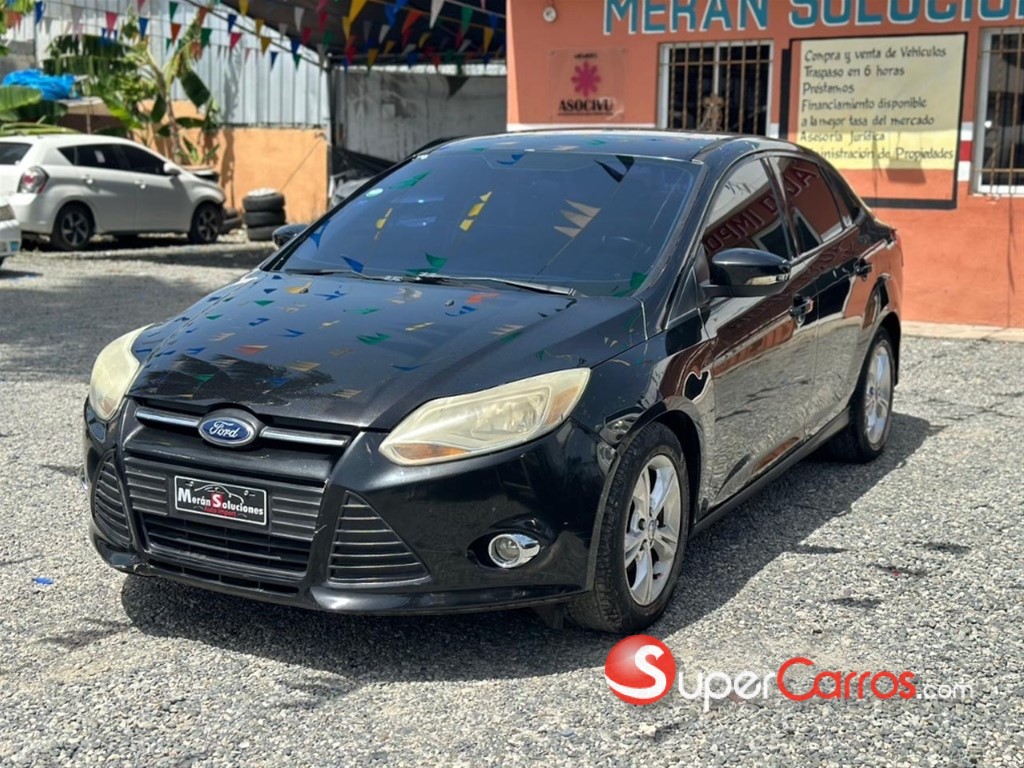 2013 Ford Focus S — foto 2 / 12