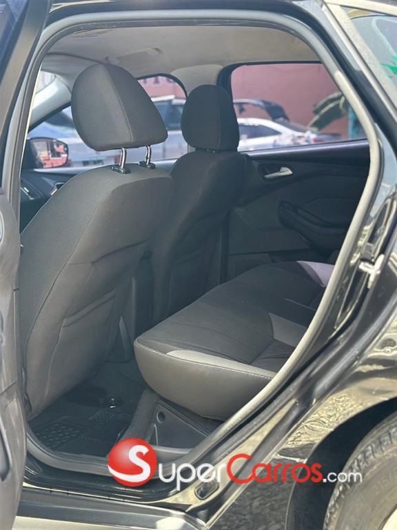 2013 Ford Focus S — foto 10 / 12