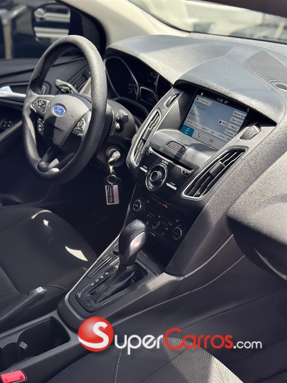 2017 Ford Focus Hatchback SEL — foto 5 / 9