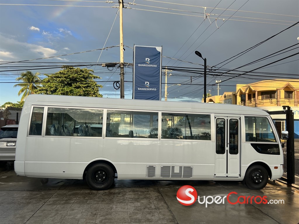 2026 Mitsubishi Motors Rosa — foto 4 / 8