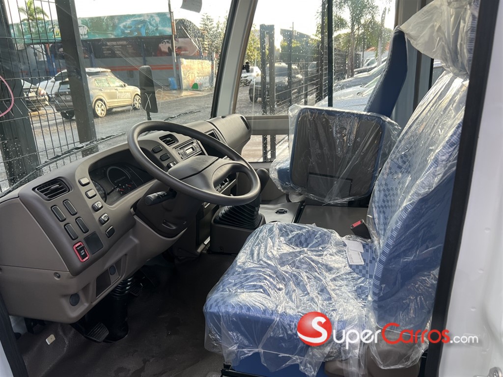 2026 Mitsubishi Motors Rosa — foto 6 / 8