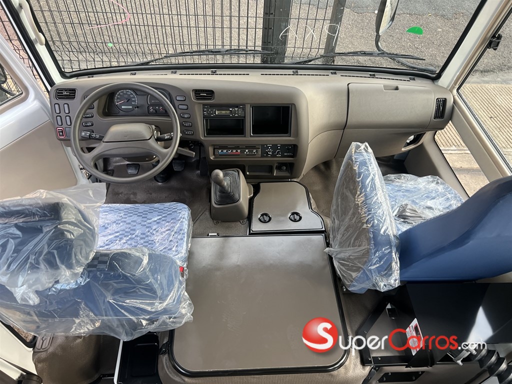 2026 Mitsubishi Motors Rosa — foto 7 / 8