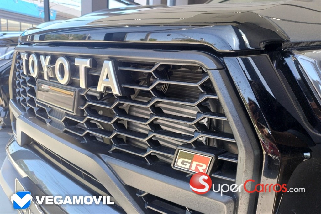 2026 Toyota Hilux GR Sport — foto 6 / 12