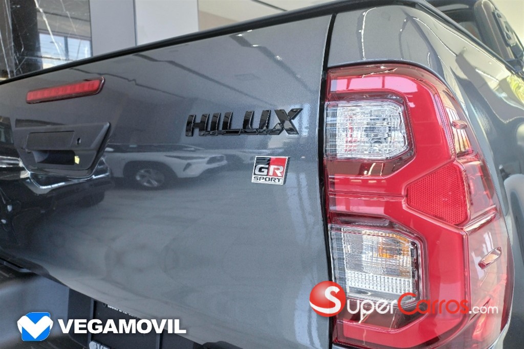 2026 Toyota Hilux GR Sport — foto 8 / 12