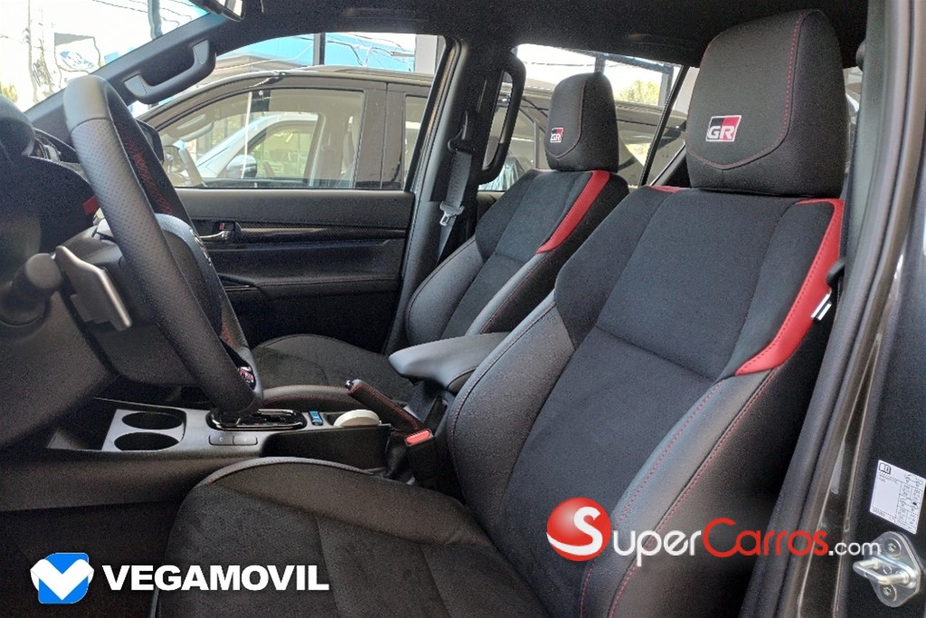 2026 Toyota Hilux GR Sport — foto 9 / 12