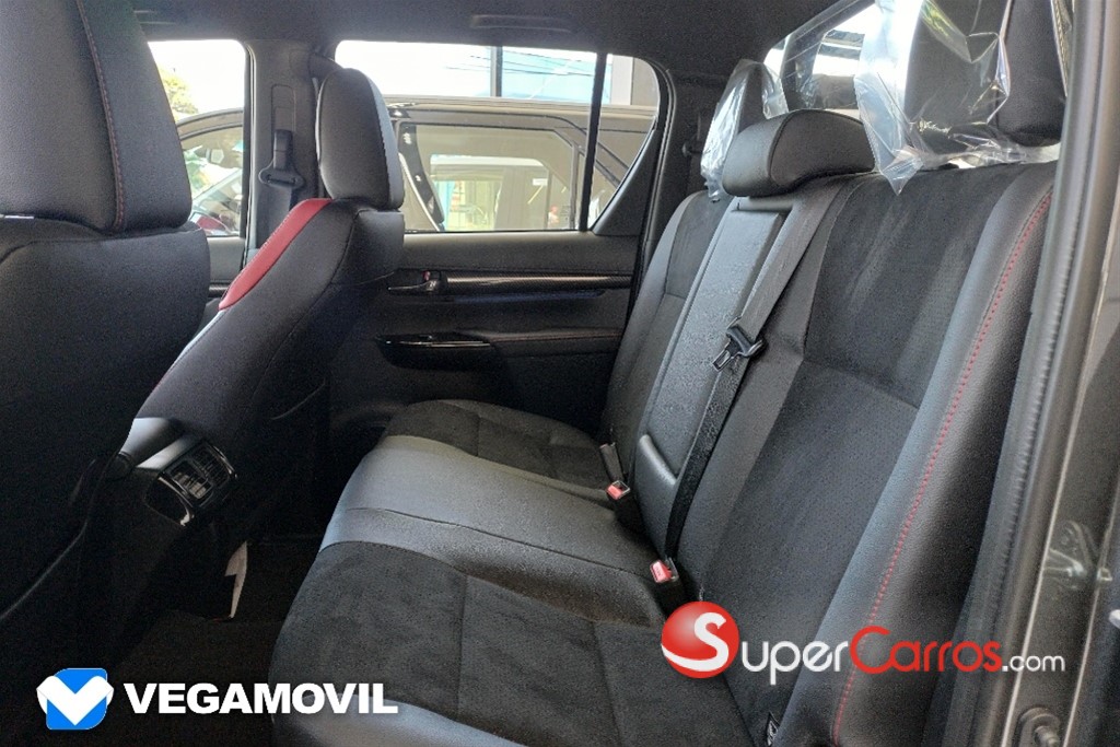 2026 Toyota Hilux GR Sport — foto 10 / 12