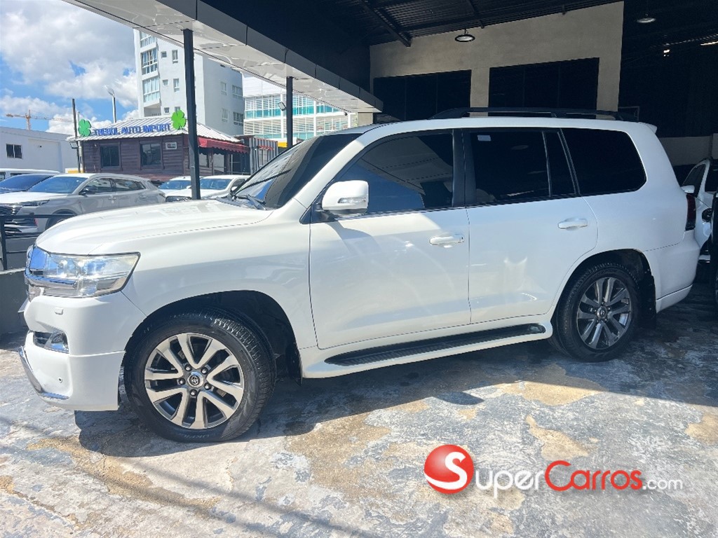 2016 Toyota Land Cruiser VXR