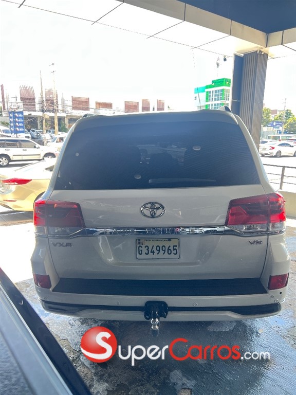 2016 Toyota Land Cruiser VXR — foto 2 / 12