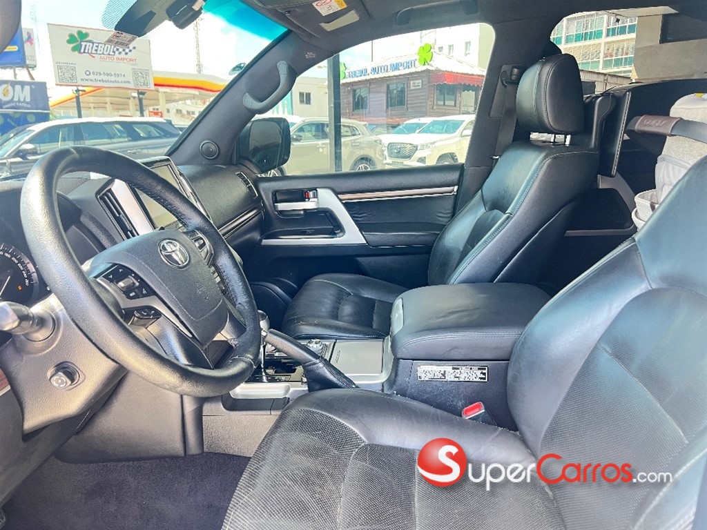 2016 Toyota Land Cruiser VXR — foto 6 / 12