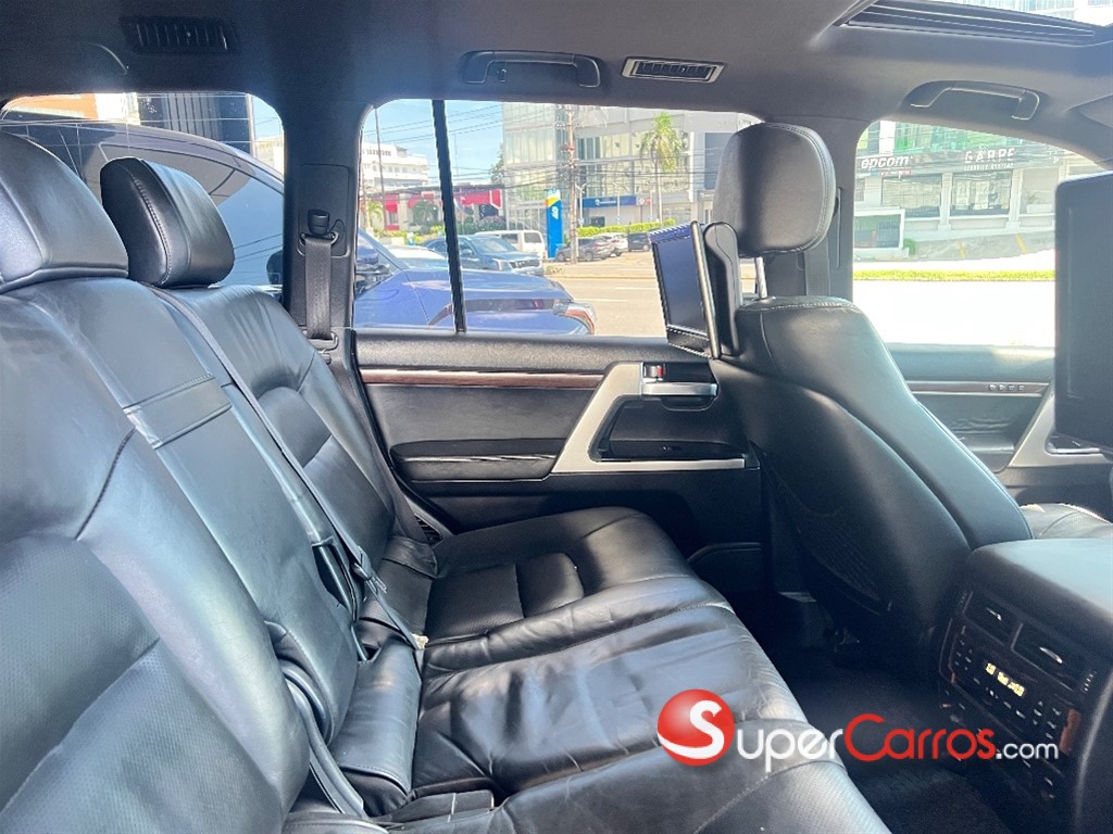 2016 Toyota Land Cruiser VXR — foto 7 / 12