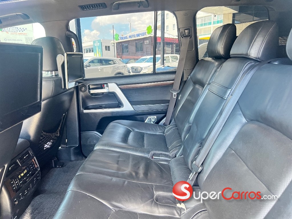 2016 Toyota Land Cruiser VXR — foto 8 / 12