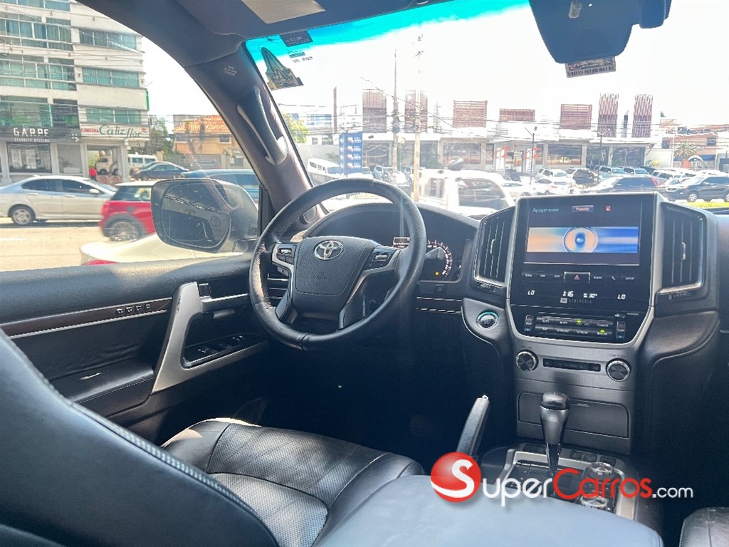 2016 Toyota Land Cruiser VXR — foto 10 / 12