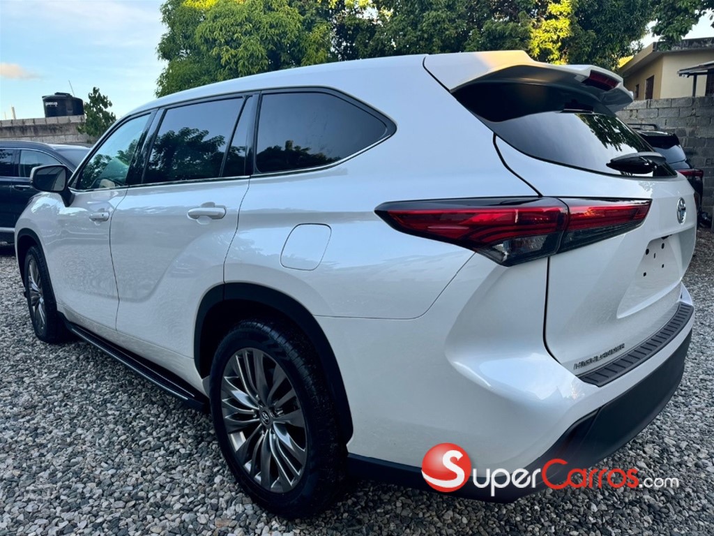 2021 Toyota Highlander LE — foto 4 / 7