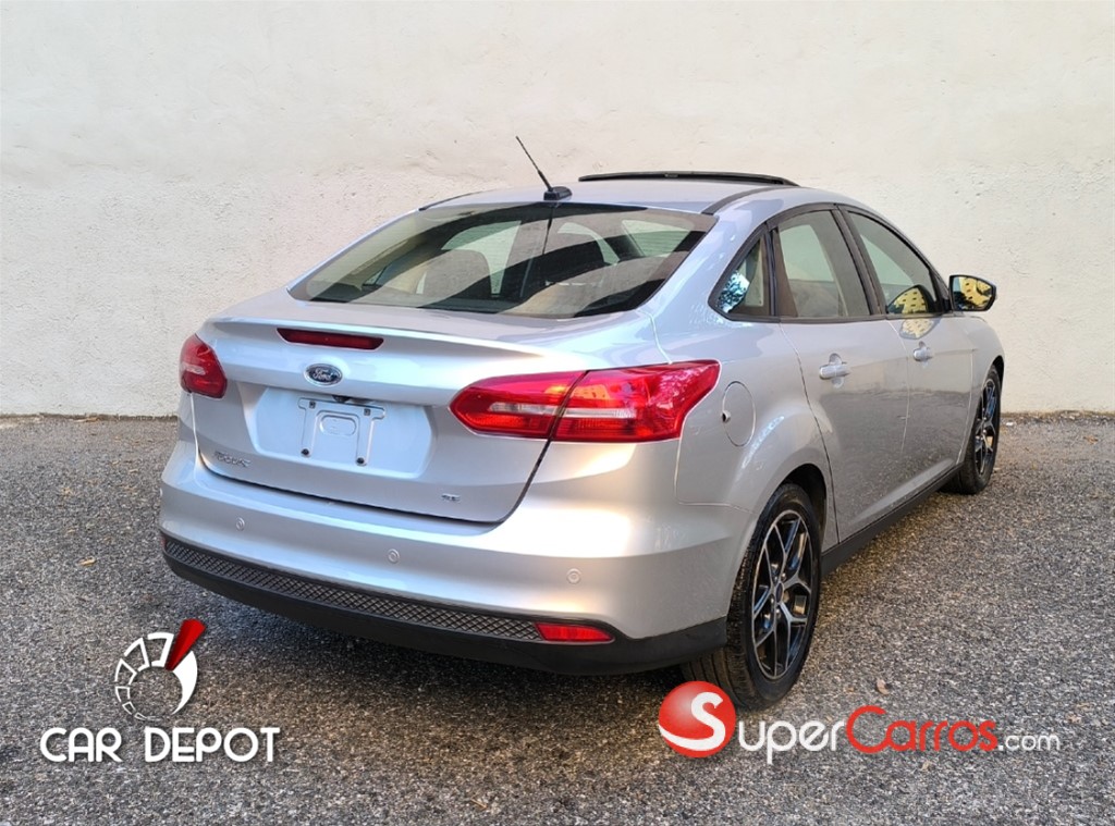 2017 Ford Focus SEL — foto 3 / 11