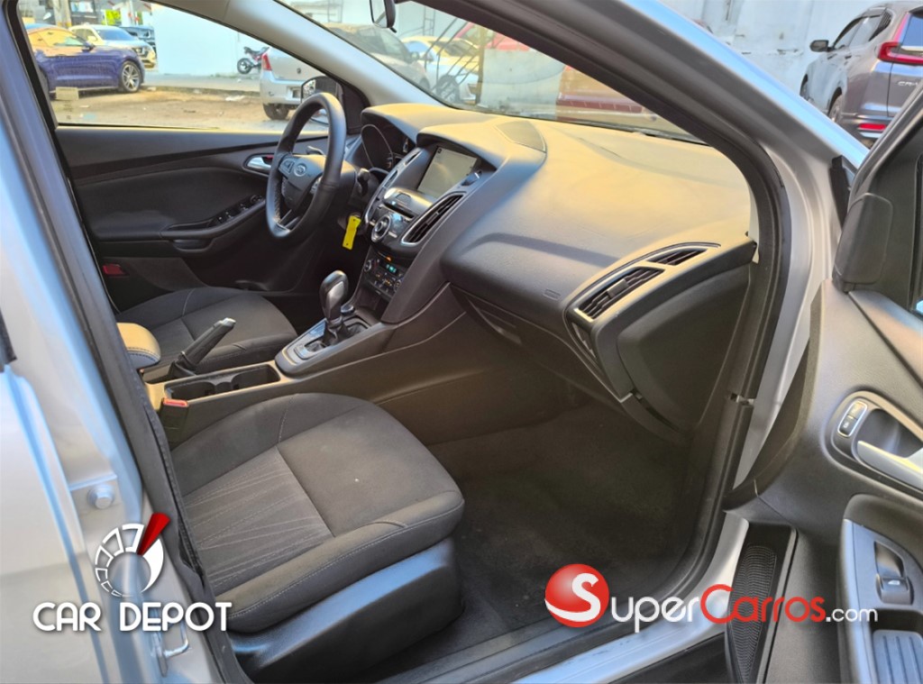 2017 Ford Focus SEL — foto 8 / 11