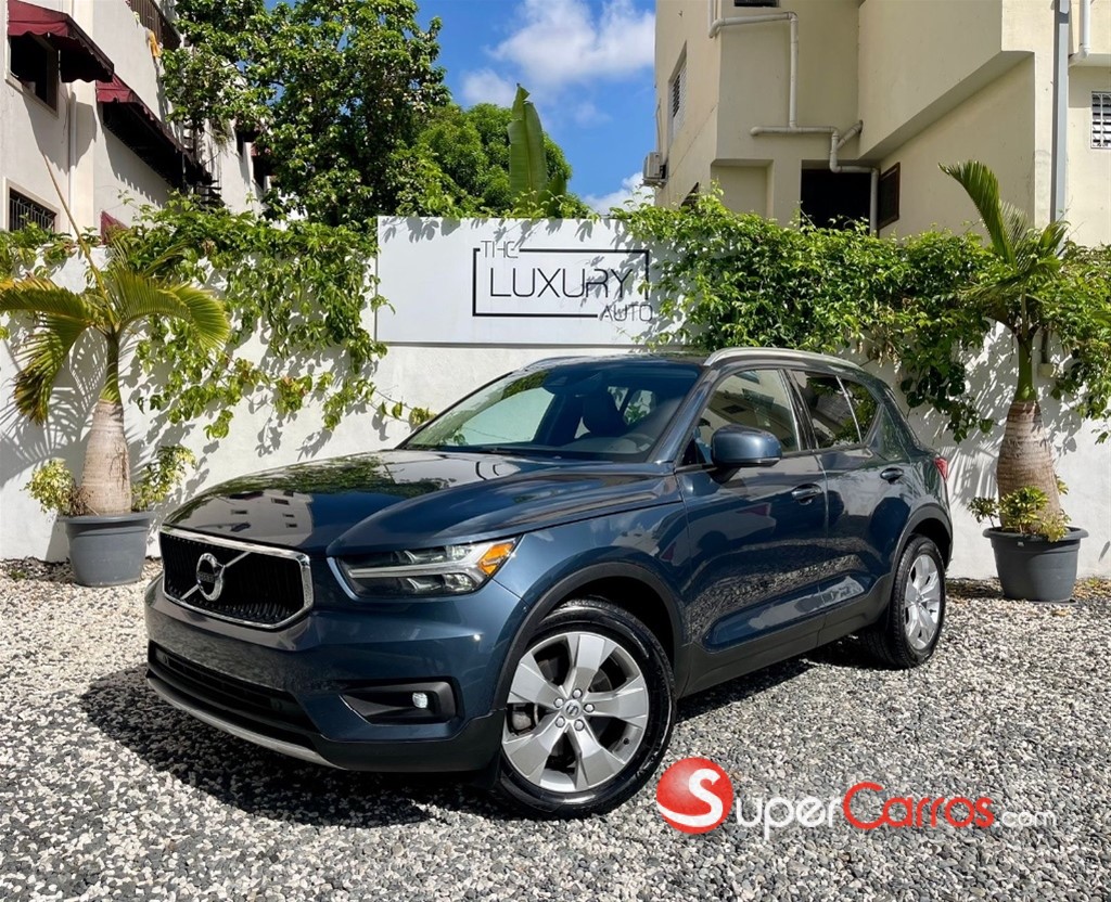 2021 Volvo XC40 Momentum