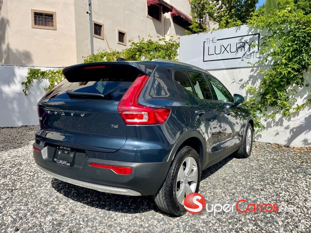 2021 Volvo XC40 Momentum — foto 5 / 9