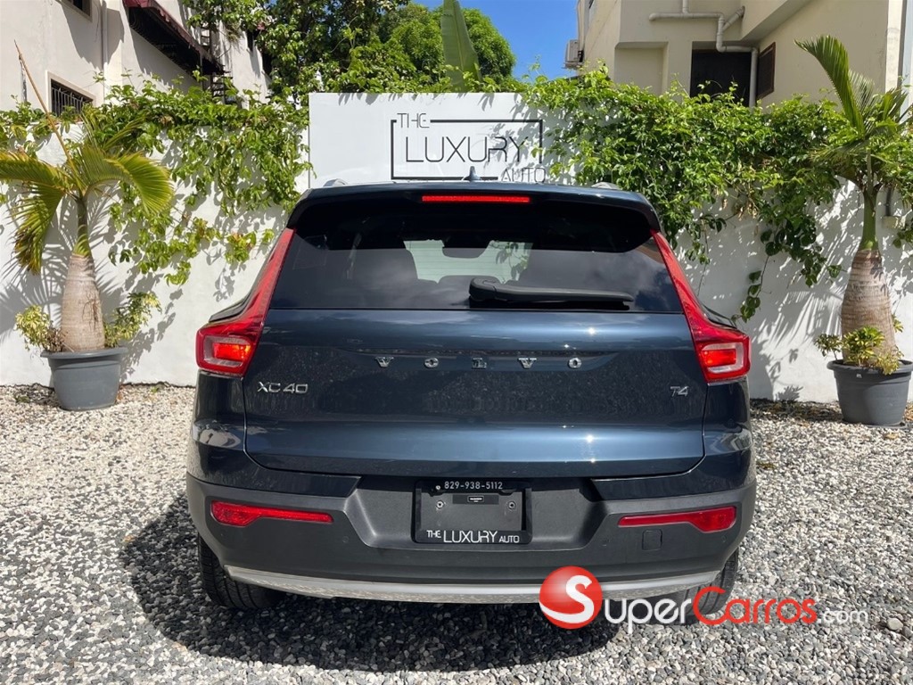 2021 Volvo XC40 Momentum — foto 6 / 9