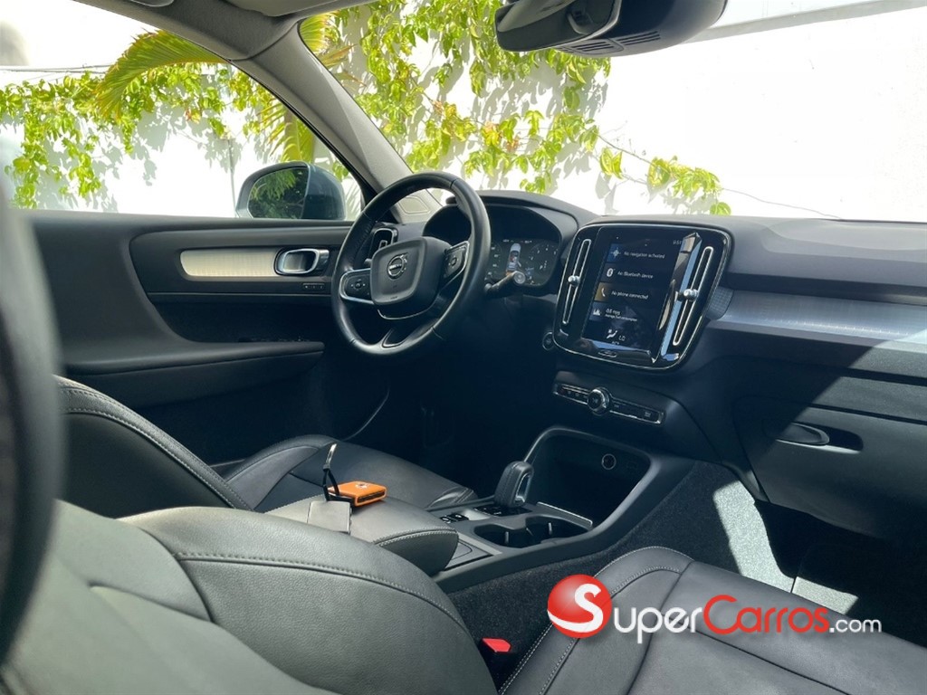 2021 Volvo XC40 Momentum — foto 7 / 9