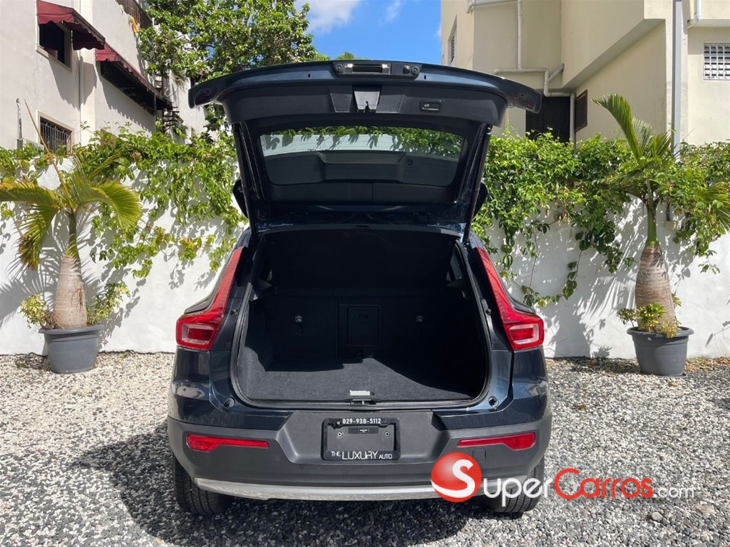 2021 Volvo XC40 Momentum — foto 9 / 9