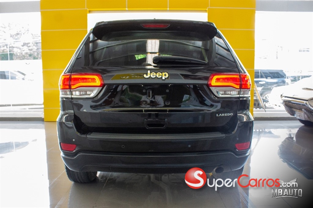 2018 Jeep Grand Cherokee Laredo — foto 8 / 12
