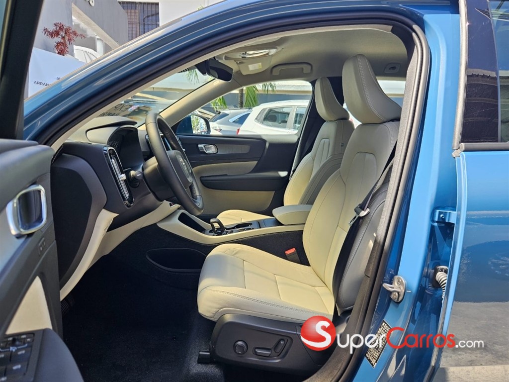 2024 Volvo XC40 Plus B4 — foto 7 / 12