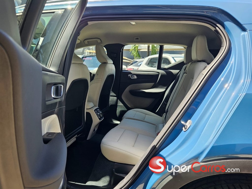 2024 Volvo XC40 Plus B4 — foto 8 / 12