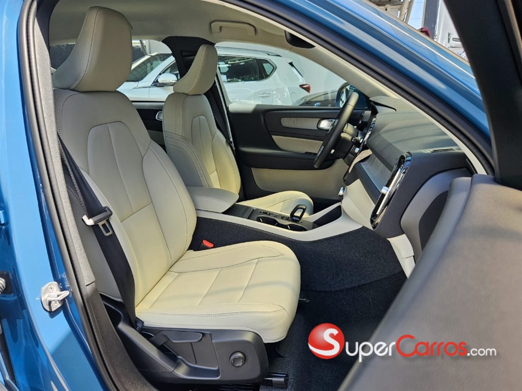 2024 Volvo XC40 Plus B4 — foto 9 / 12
