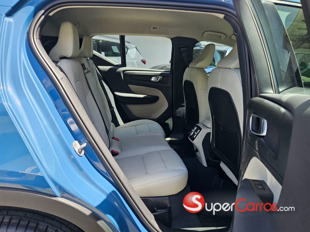2024 Volvo XC40 Plus B4 — foto 10 / 12
