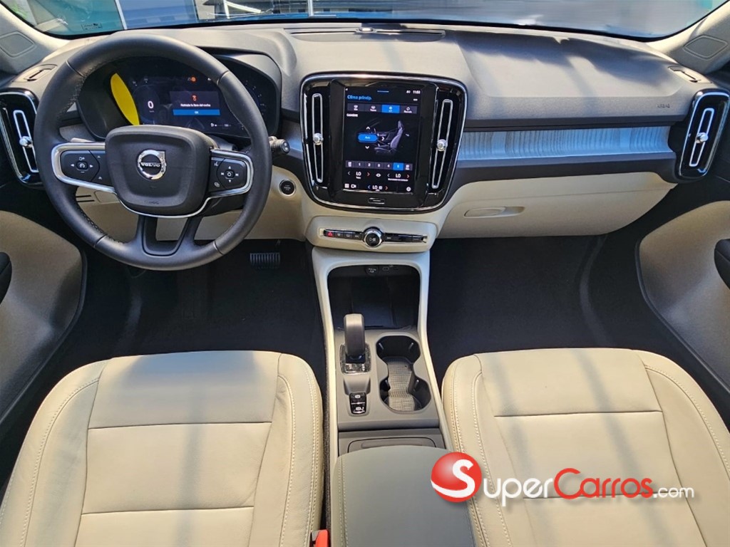 2024 Volvo XC40 Plus B4 — foto 11 / 12