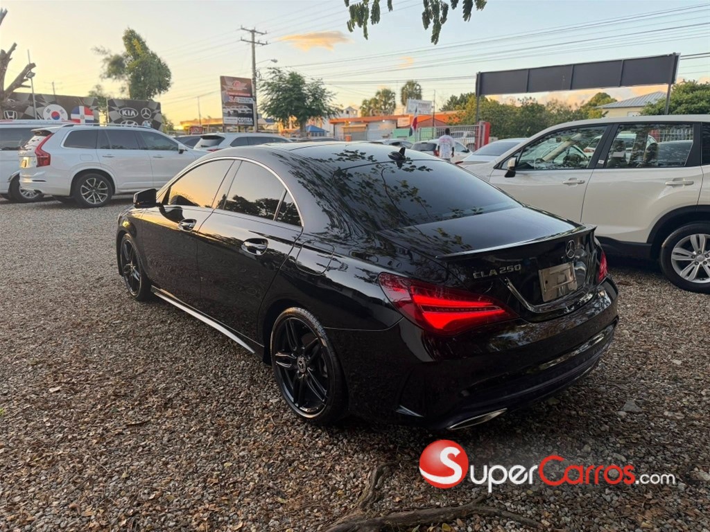 2018 Mercedes-Benz Clase CLA 250 AMG — foto 4 / 9