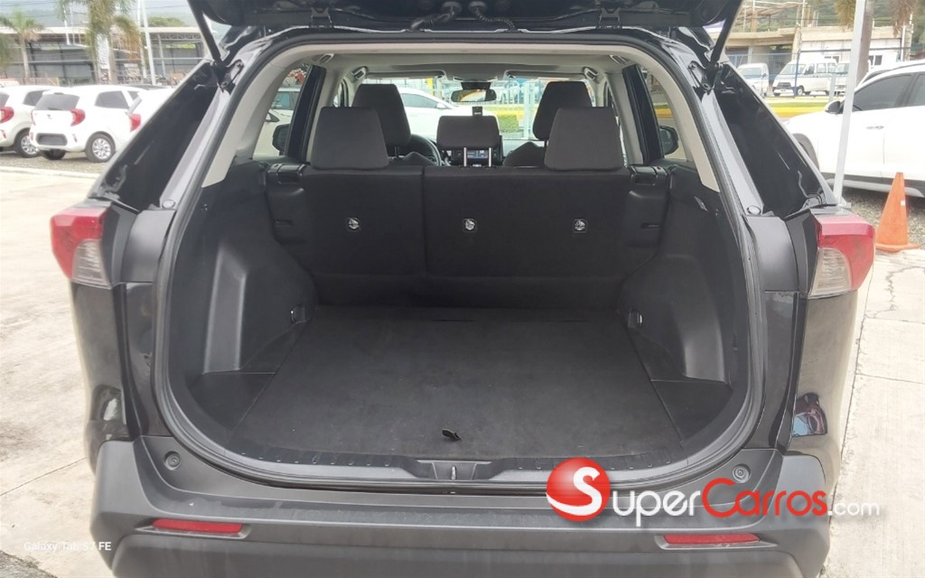 2019 Toyota RAV4 XLE — foto 8 / 10