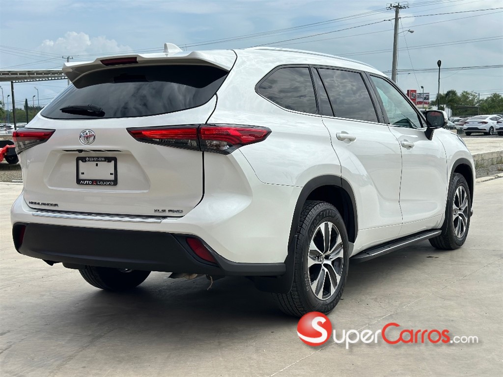 2020 Toyota Highlander XLE — foto 3 / 9