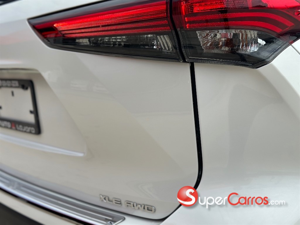 2020 Toyota Highlander XLE — foto 5 / 9