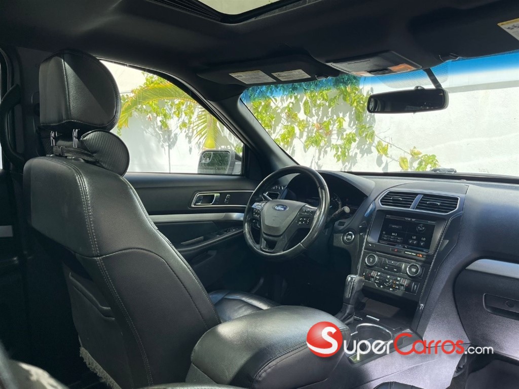 2016 Ford Explorer XLT — foto 7 / 10